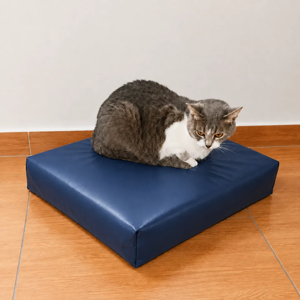 Cama impermeable pequeña azul para mascotas